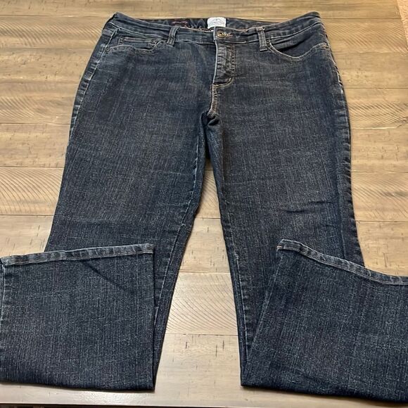 St. John’s bay boot cut jeans - Picture 1 of 6